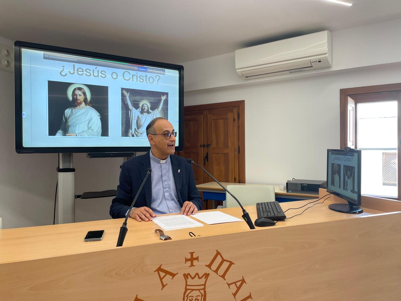 El profesor Ignacio Rojas cierra el curso del CESET que invitaba a fijar los ojos en Jesús