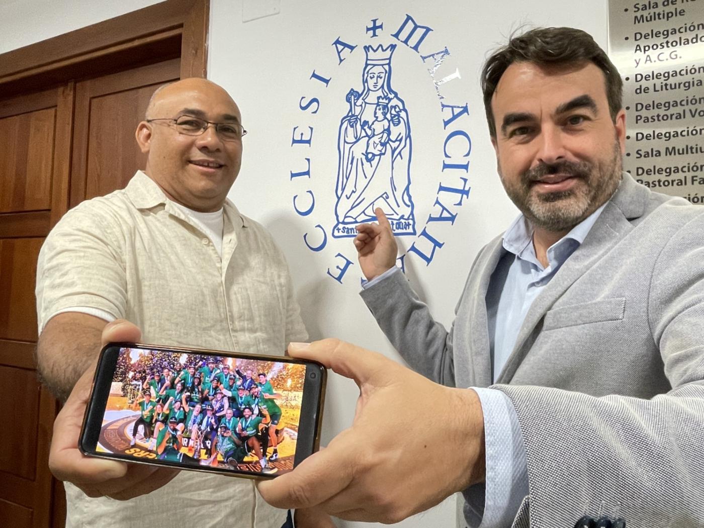 Recuerda cómo fue la ofrenda de Unicaja Baloncesto ante la Patrona tras ganar su última copa