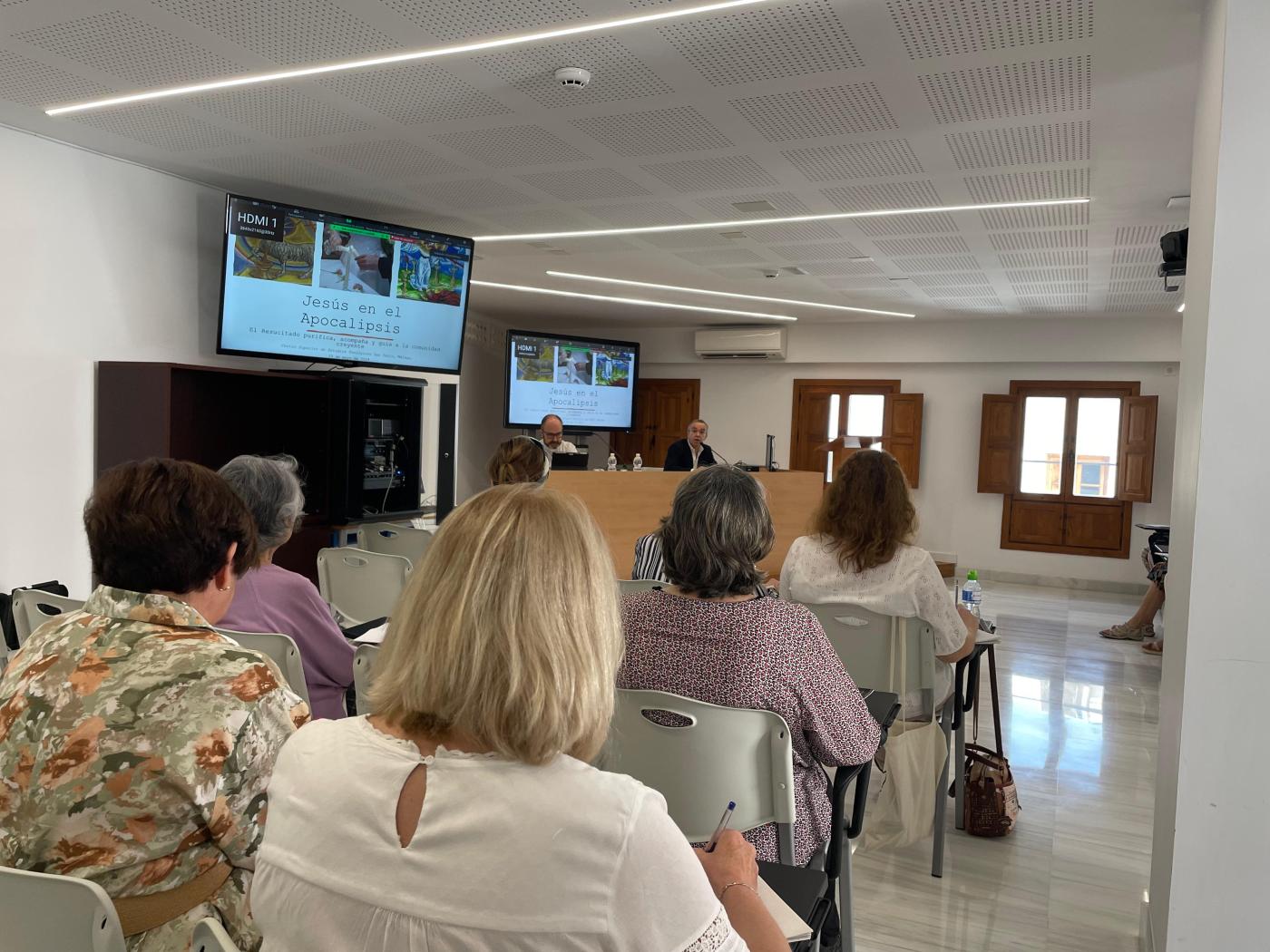 El profesor Ignacio Rojas cierra el curso del CESET que invitaba a fijar los ojos en Jesús