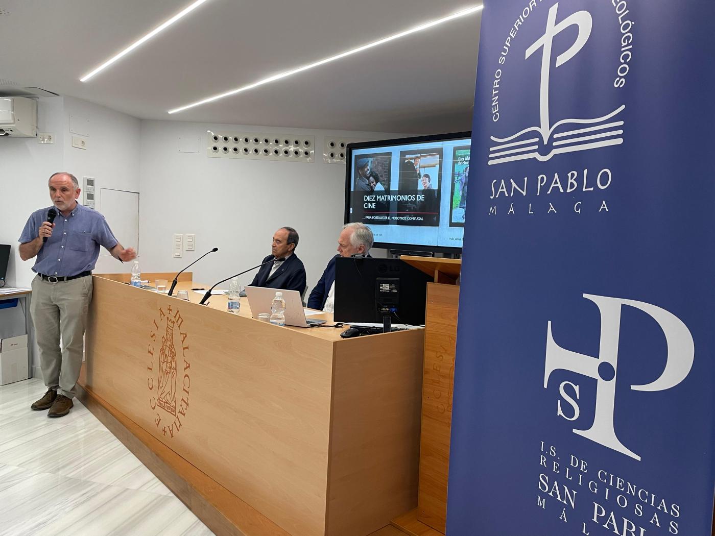 El delegado de Pastoral Familiar presentó su nuevo libro 'Diez matrimonios de cine'