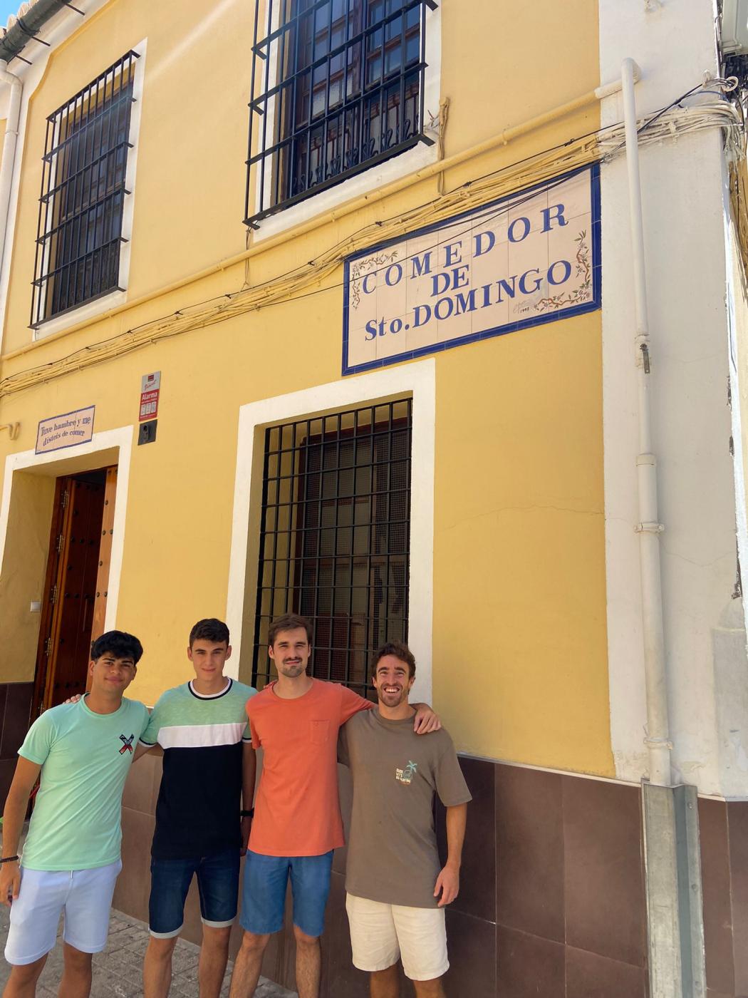 Los jóvenes viven un verano junto a los más necesitados