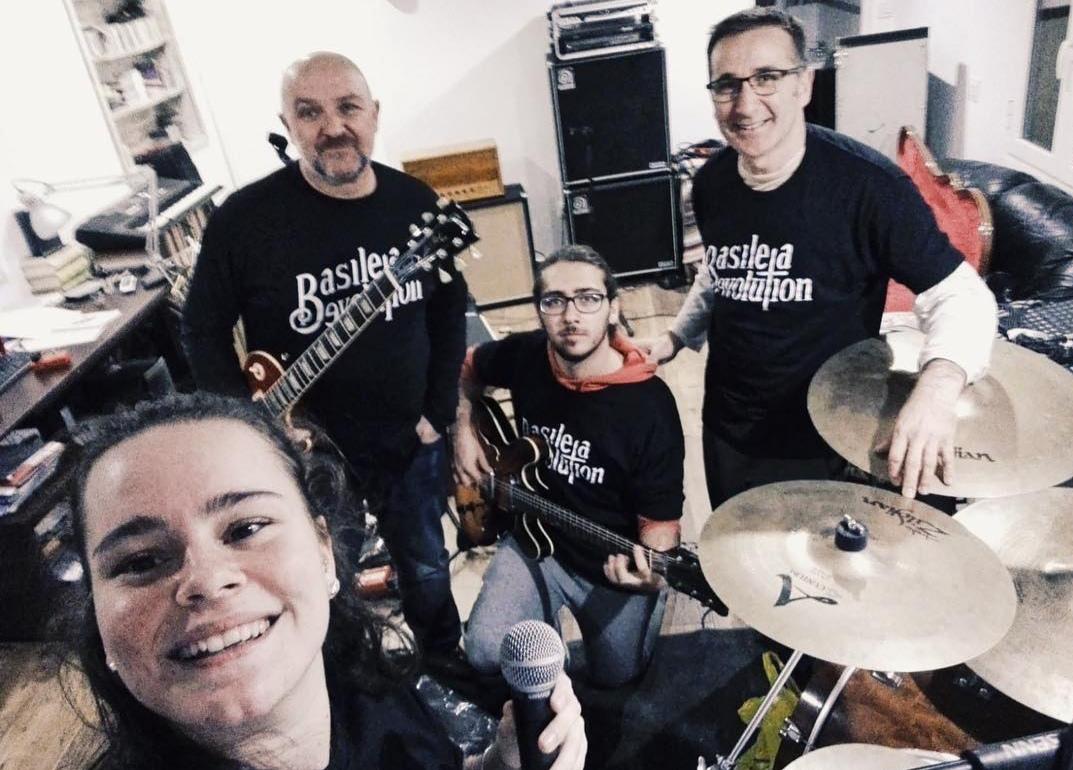 Nos rezamos cantando, en verano, con Basileia Revolution