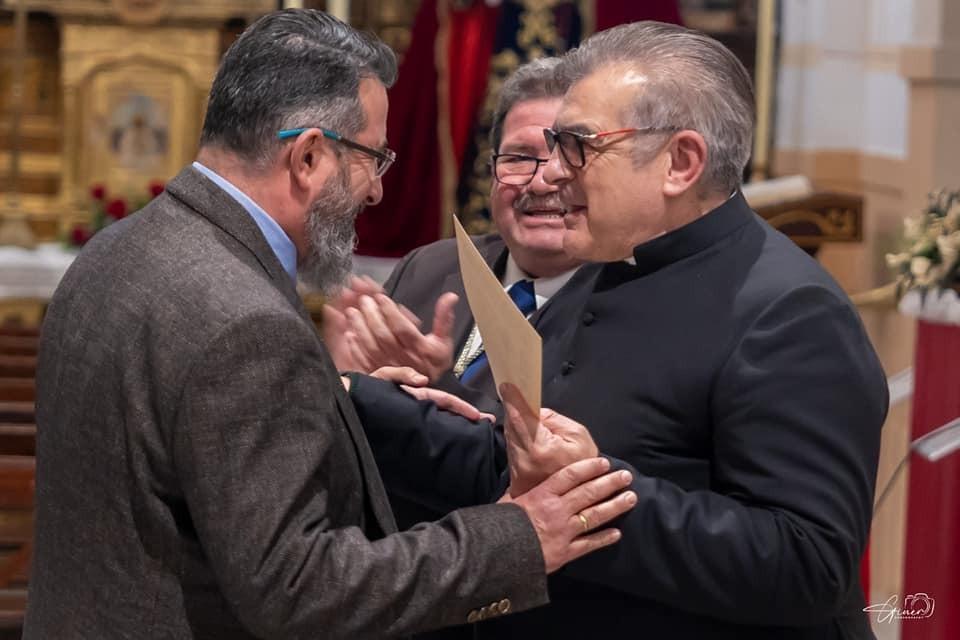 José Juan, junto a Eduardo Resa, vicario episcopal de Melilla y director espiritual de la congregación de la patrona