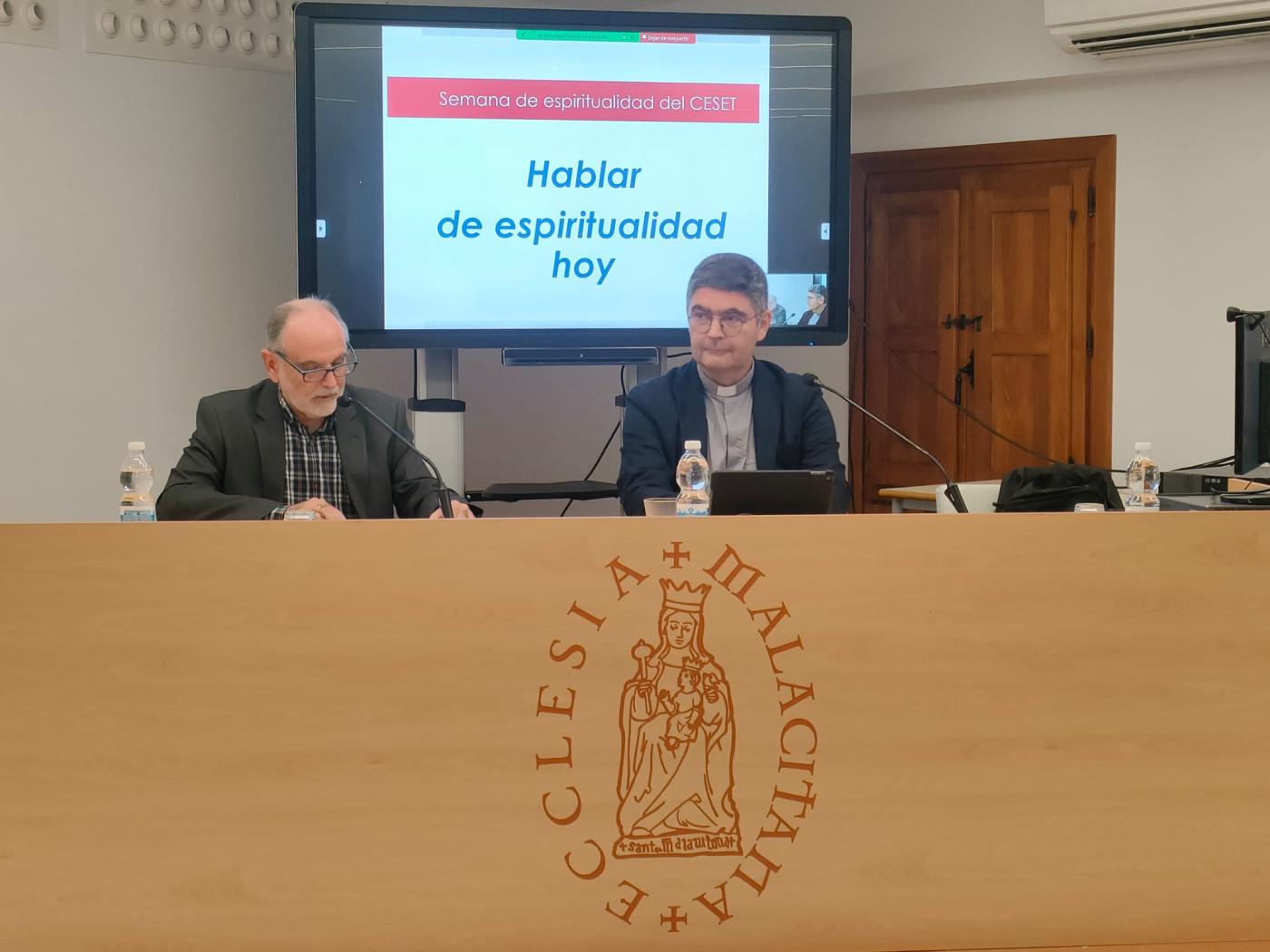 Primera de las conferencias, a cargo del sacerdote y doctor en Teología Espiritual José Emilio Cabra / A. MEDINA