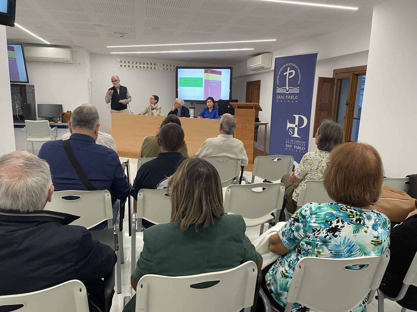 Mariela Martínez presenta los espacios verdes en el Evangelio de San Mateo