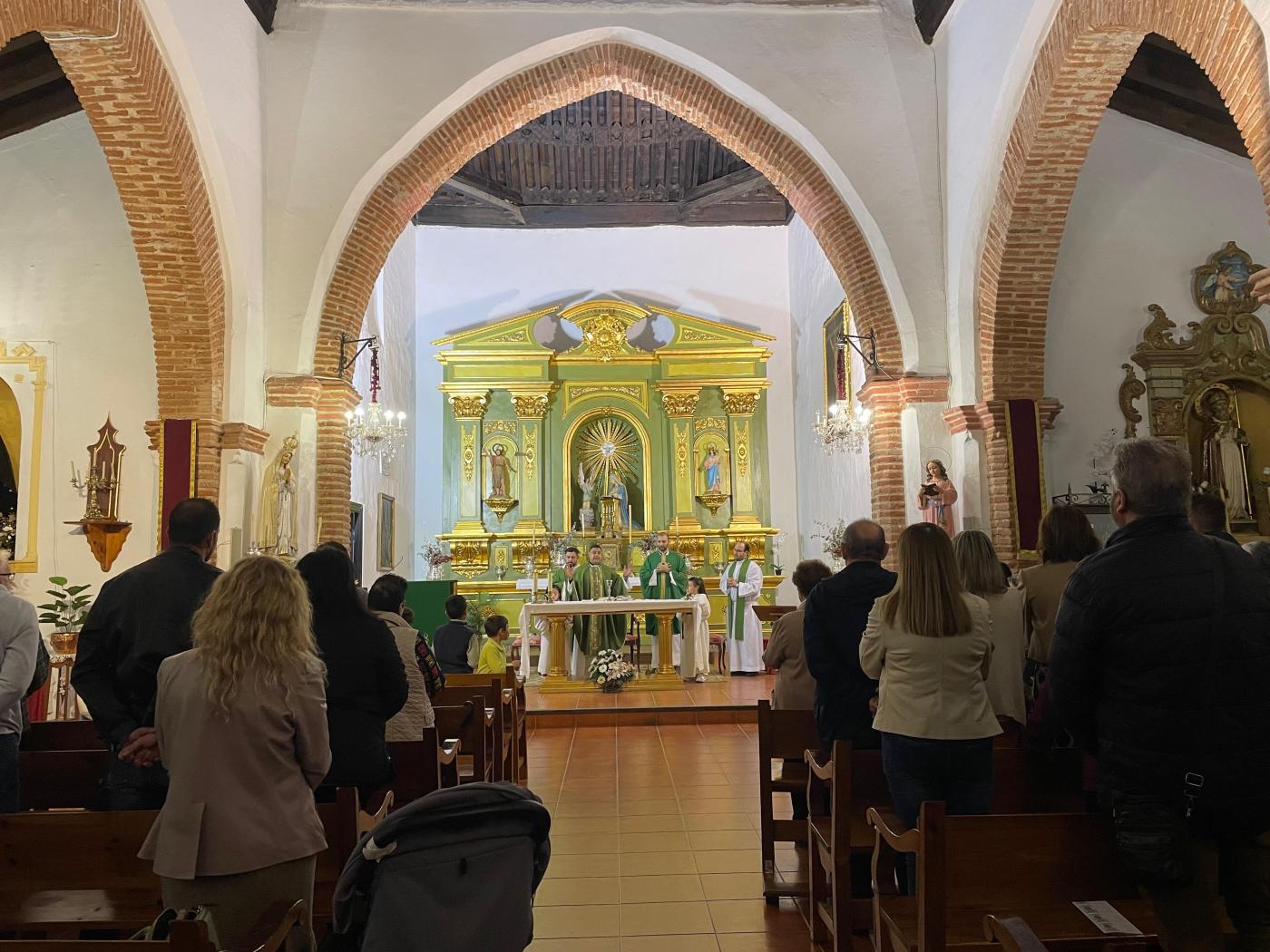 La parroquia de la Encarnación, en Comares, recibe al sacerdote Carlos Samuel Córdoba // E. LLAMAS