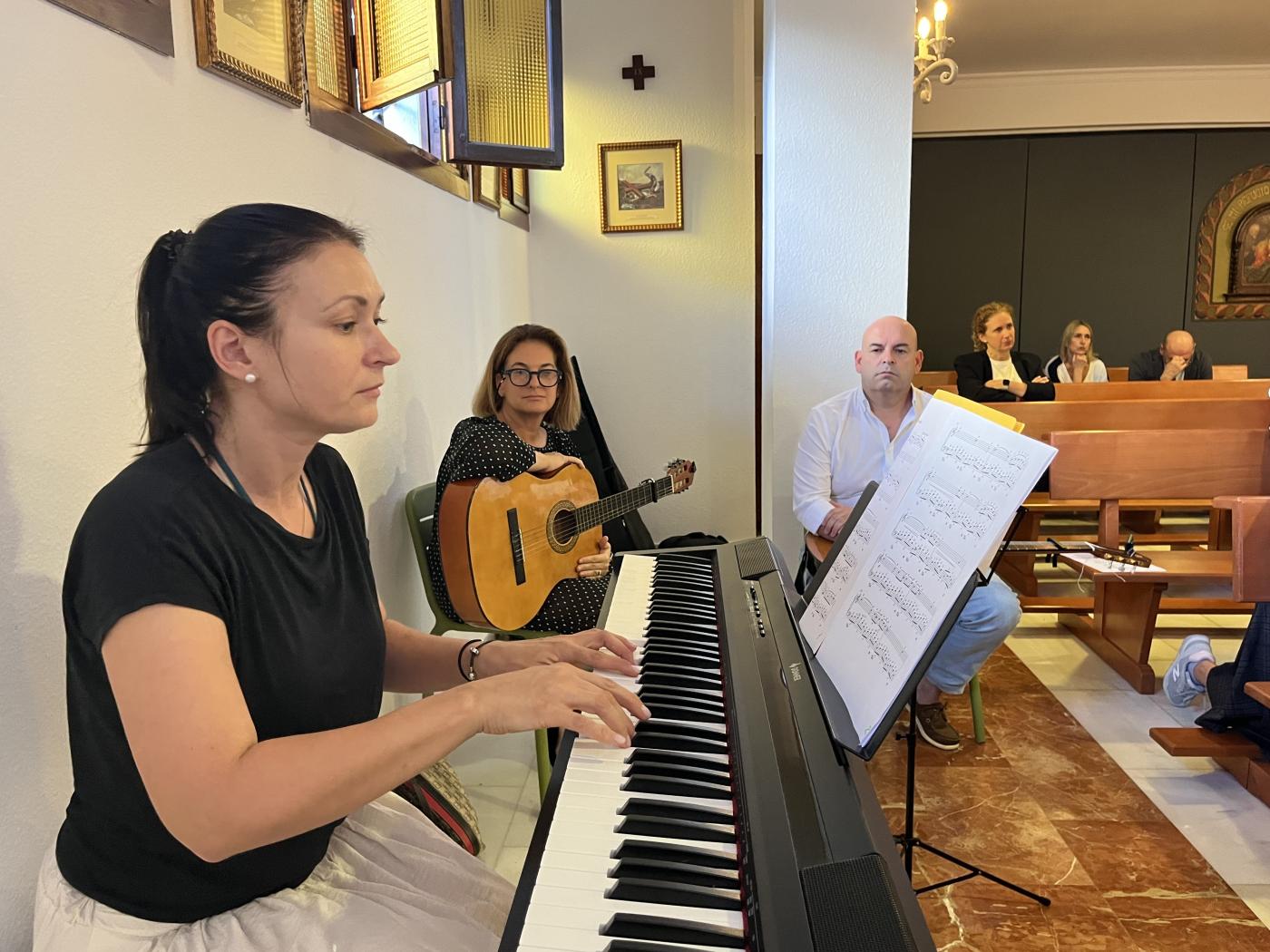 Rosario internacional en el colegio Las Chapas-ECOS de Attendis Marbella
