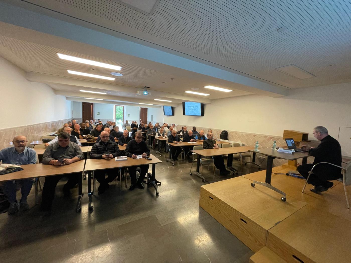 Laicos y clero profundizaron en la oración y el catecumenado