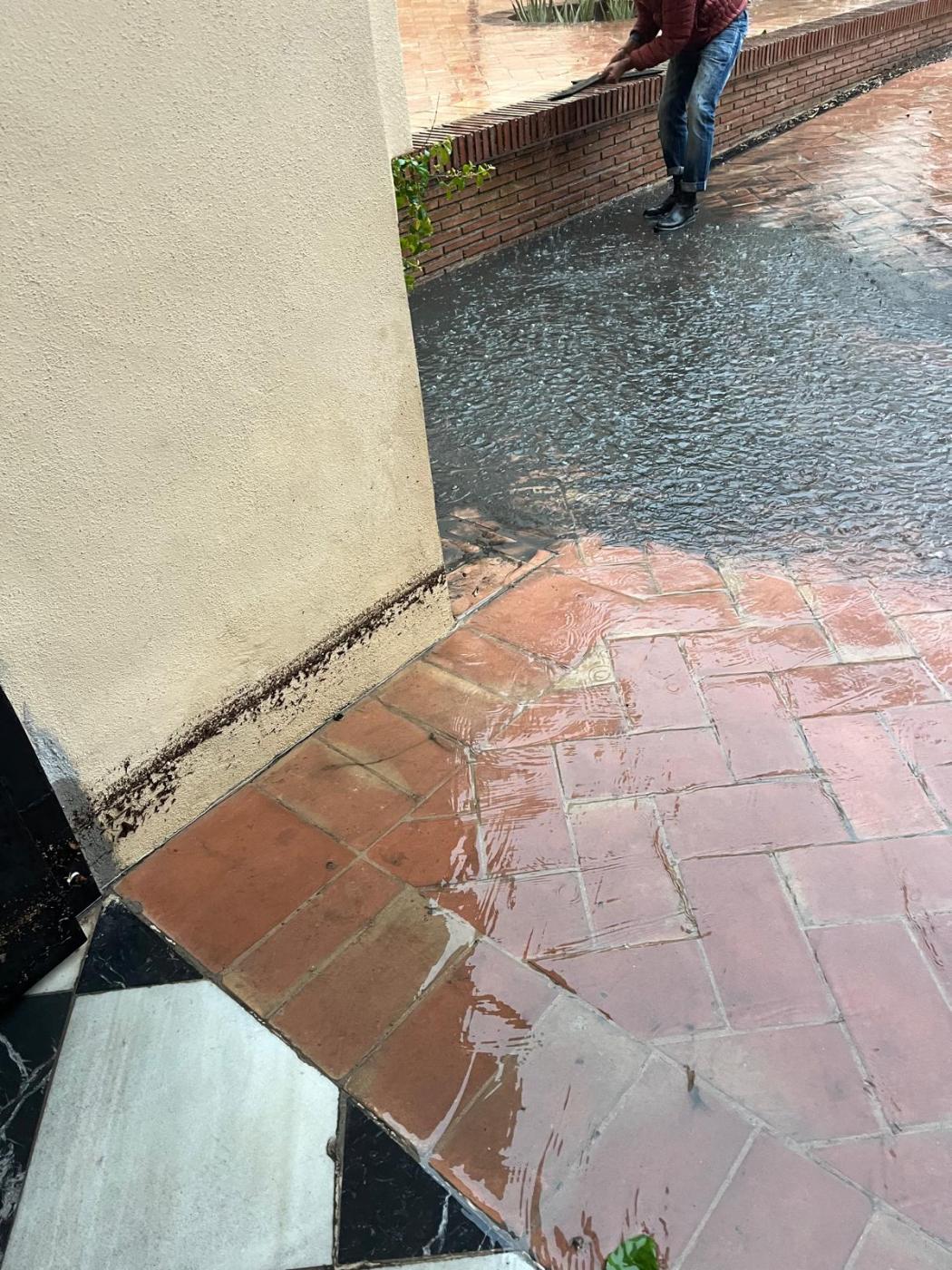 Entrada a la parroquia del Carmen, en Málaga capital