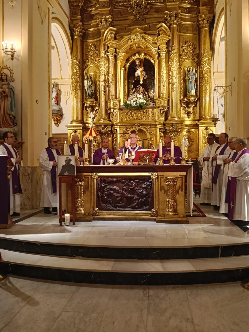 Urda rinde homenaje a Mons. Dorado