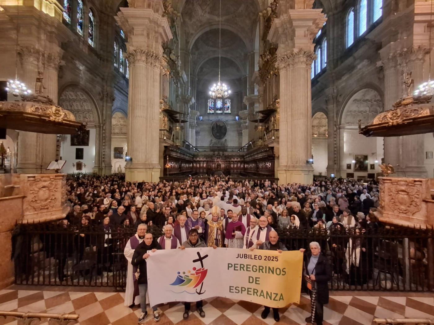 Seis arciprestazgos de la capital y la provincia peregrinan a la Catedral juntos