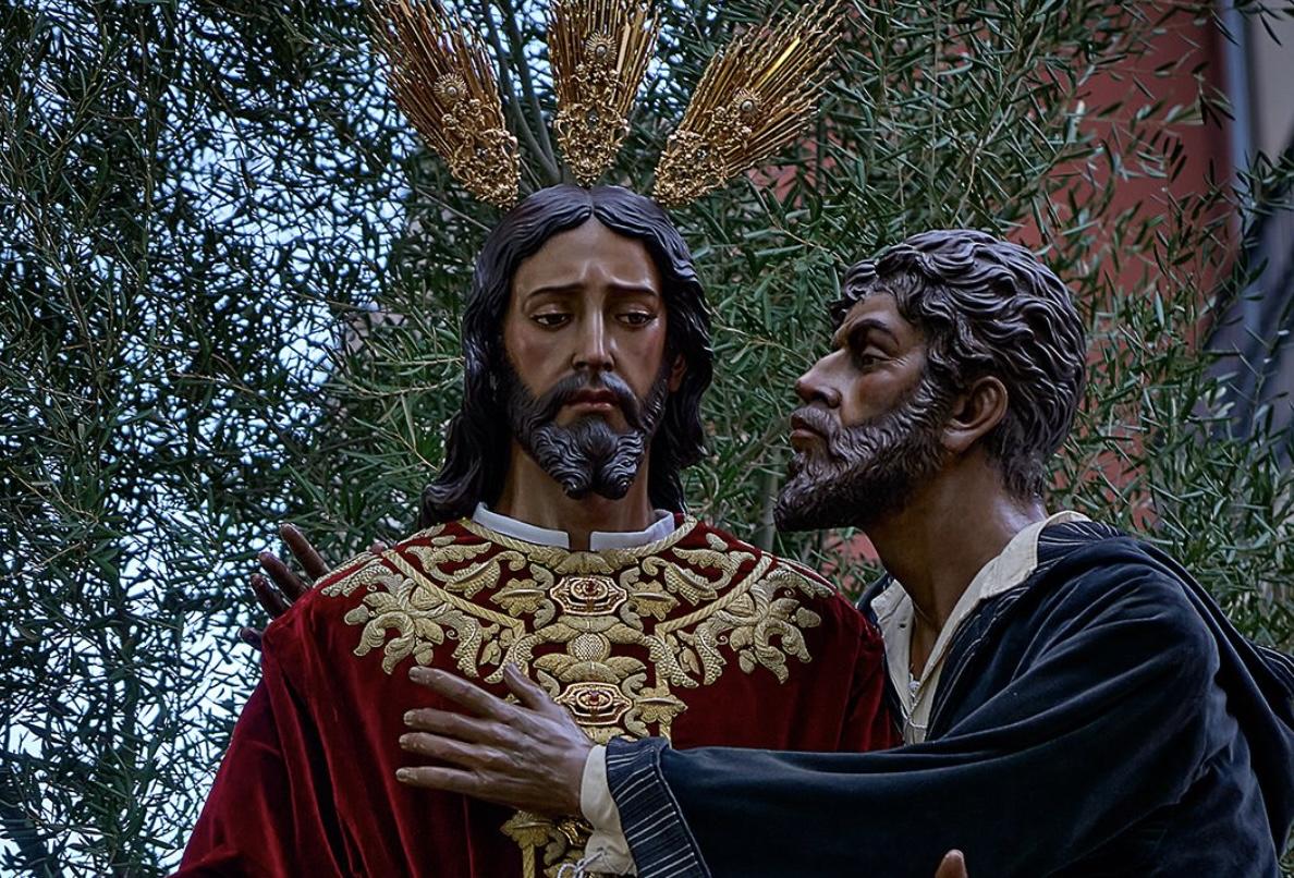 Judas besa a Jesús, representado en Nuestro Padre Jesús del Prendimiento, de Málaga