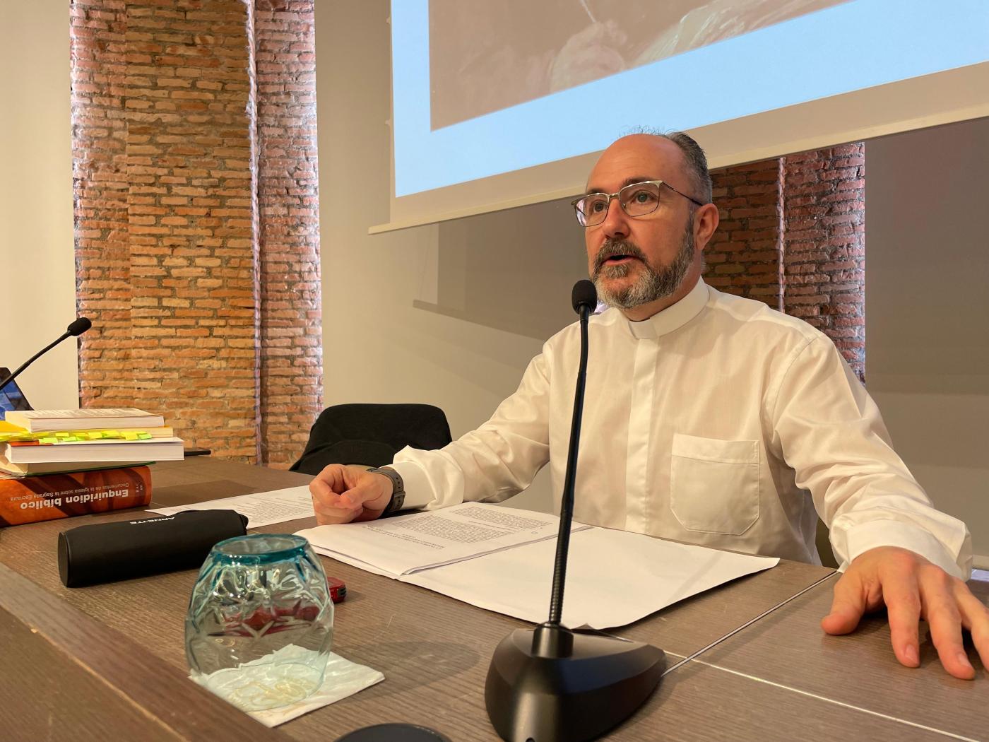 Audio de las ponencias del sacerdote Emilio López sobre la Dei Verbum