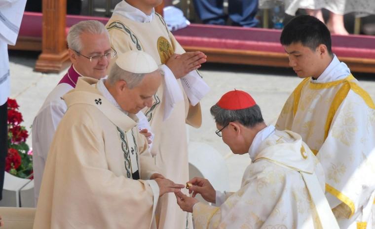 El inicio del pontificado de León XIV, los niños y los profesores, en el Espejo