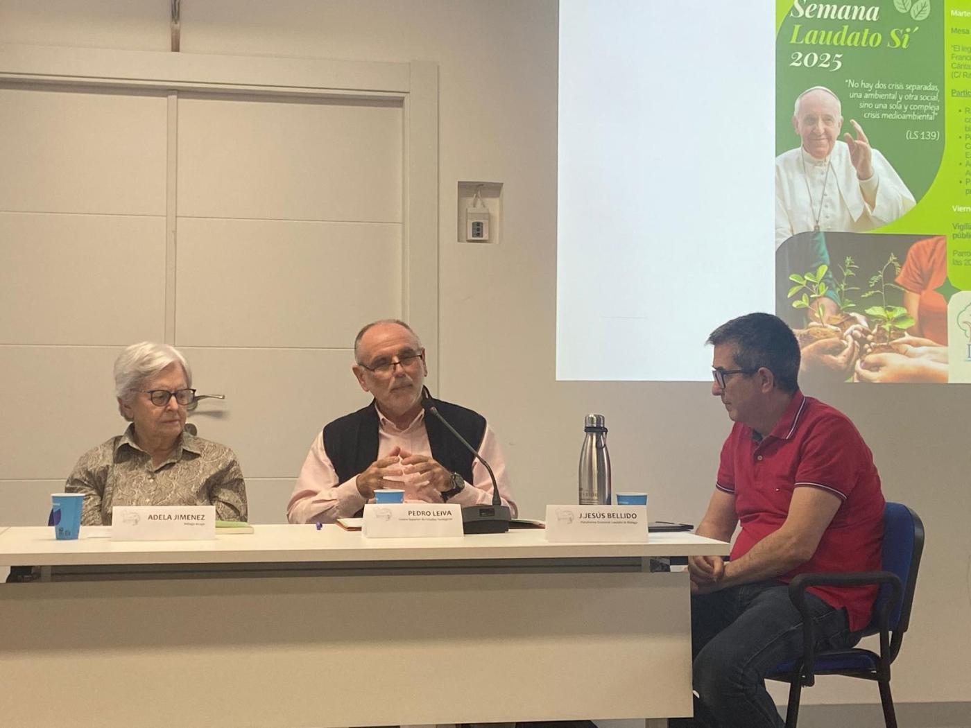 Mesa redonda celebrada el 27 de mayo en la sede de Cáritas Diocesana de Málaga