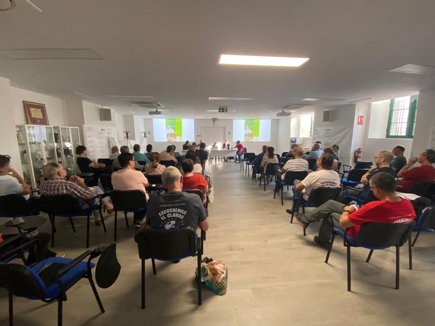 Mesa redonda celebrada el 27 de mayo en la sede de Cáritas Diocesana de Málaga