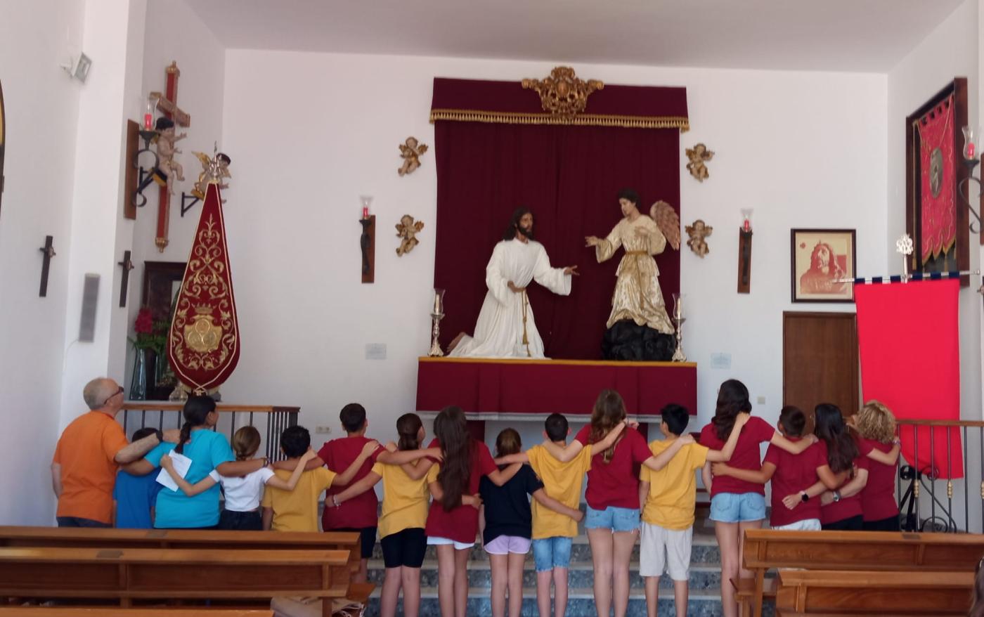Los jóvenes de Álora celebraron la Pascua con un Via Lucis muy especial