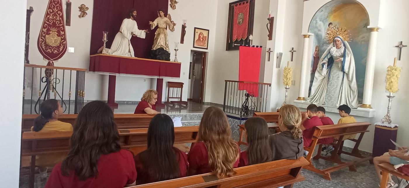 Los jóvenes de Álora celebraron la Pascua con un Via Lucis muy especial