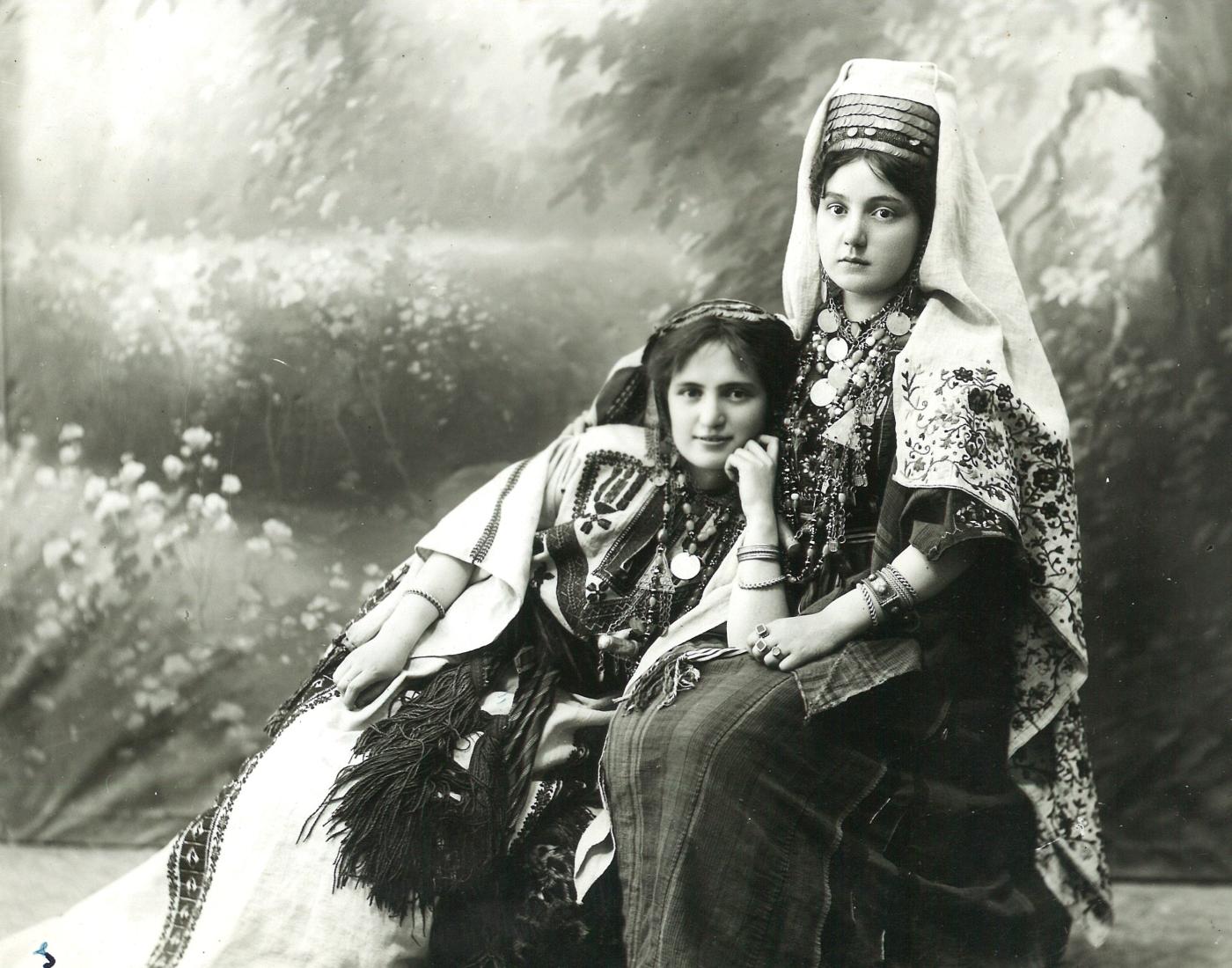 En 1909, con su hermana María de Asís en viaje a Tierra Santa