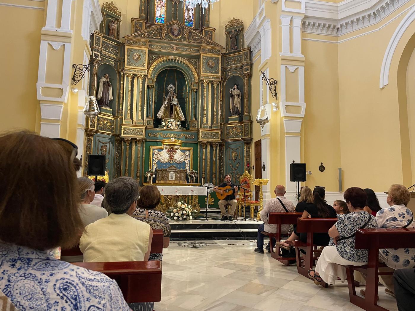 El sacerdote Francisco Castro ha presentado su nuevo disco "Cántico nuevo"
