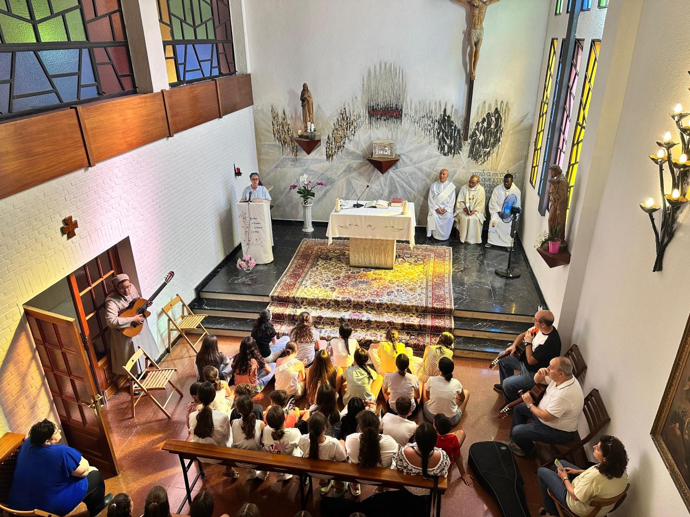 Los Misioneros peregrinaron al Cotolengo para ganar el Jubileo