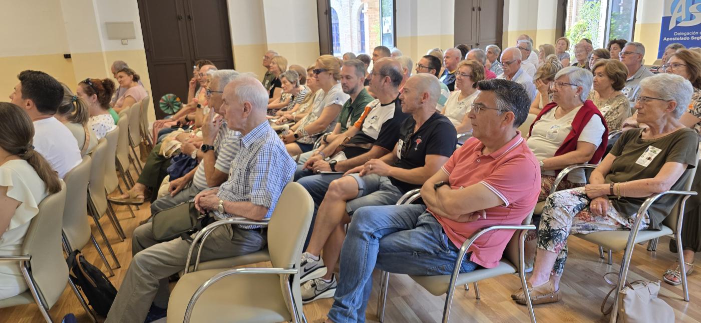 Los laicos comparten una mañana de testimonios, formación, oración y vida