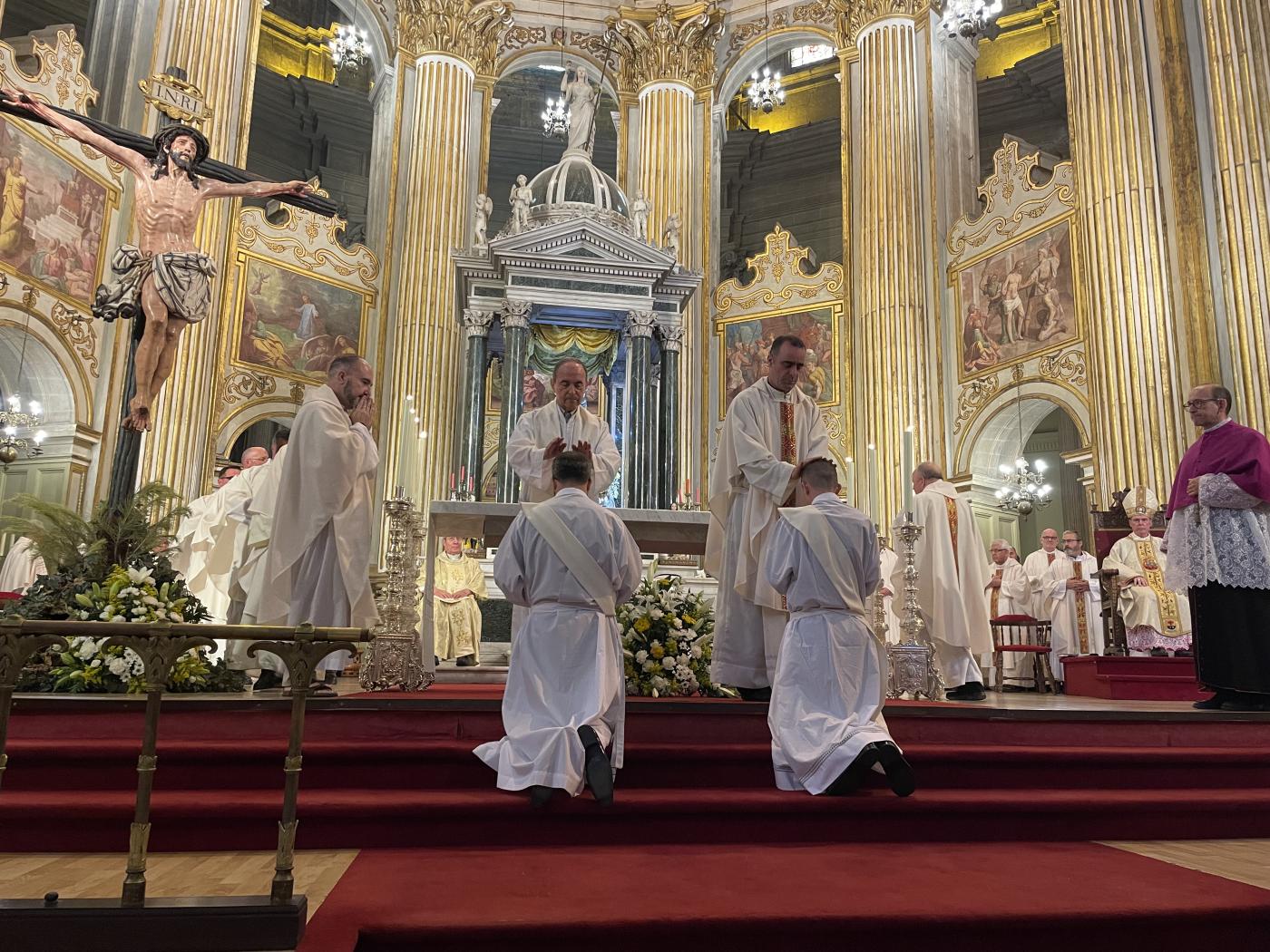 Ordenación sacerdotal de Antonio del Río y José Ignacio Postigo en la Catedral de Málaga // E. LLAMAS
