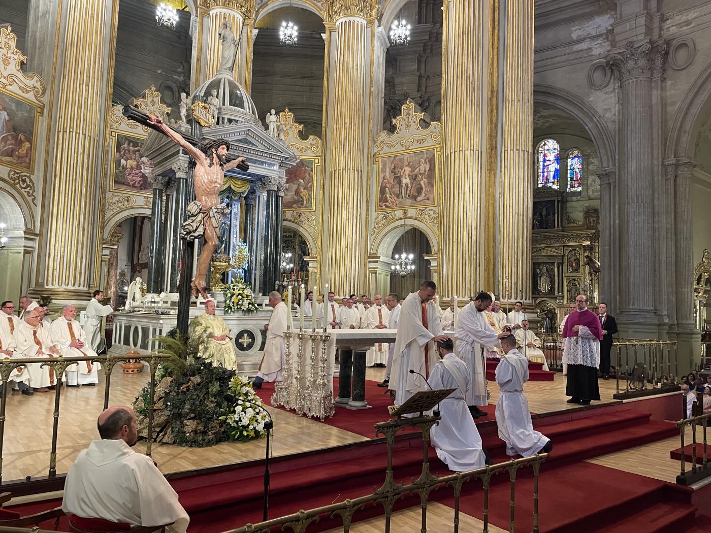 Ordenación sacerdotal de Antonio del Río y José Ignacio Postigo en la Catedral de Málaga // E. LLAMAS