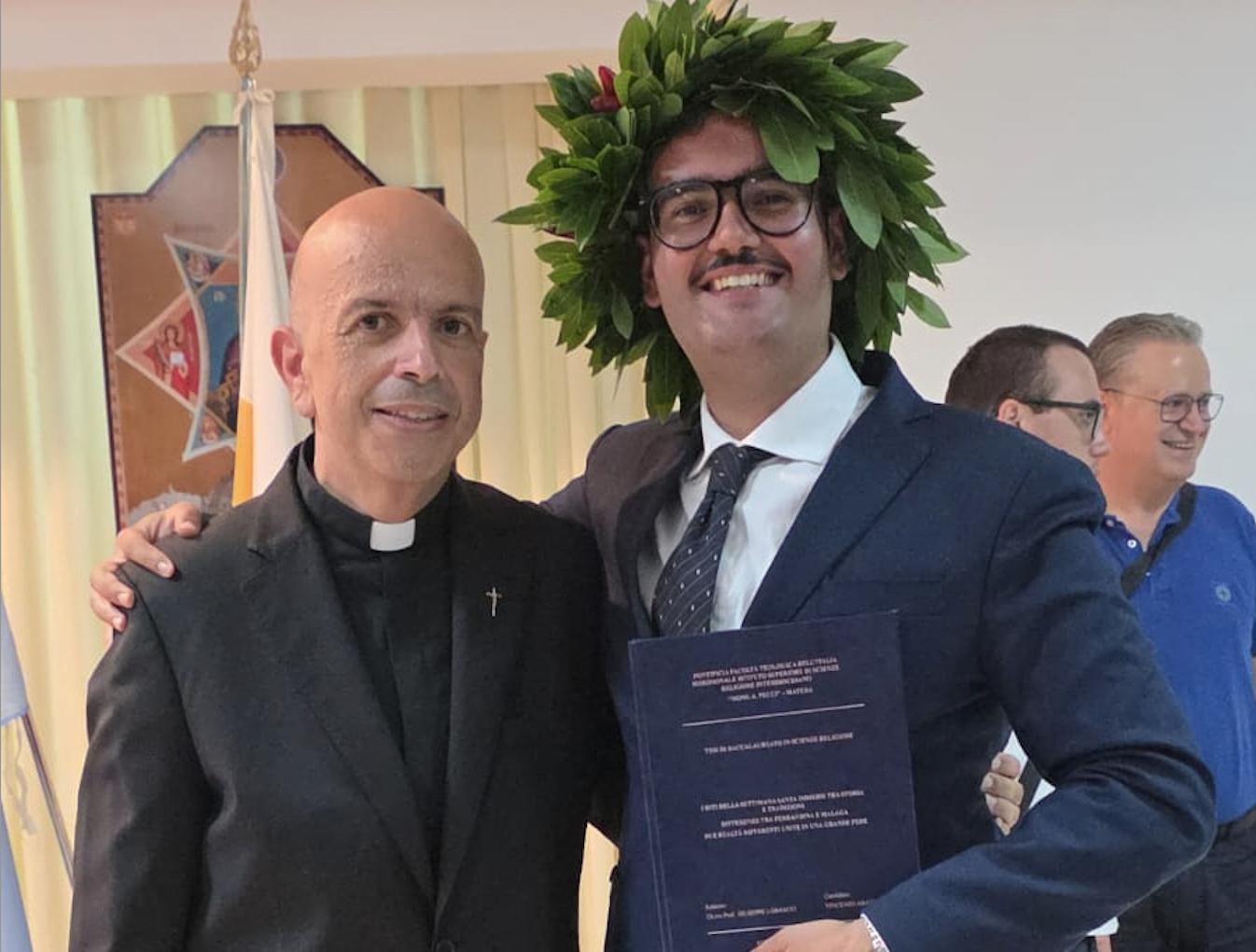 El delegado de hermandades, en la defensa de una tesis sobre la Semana Santa de Ferrandina y Málaga