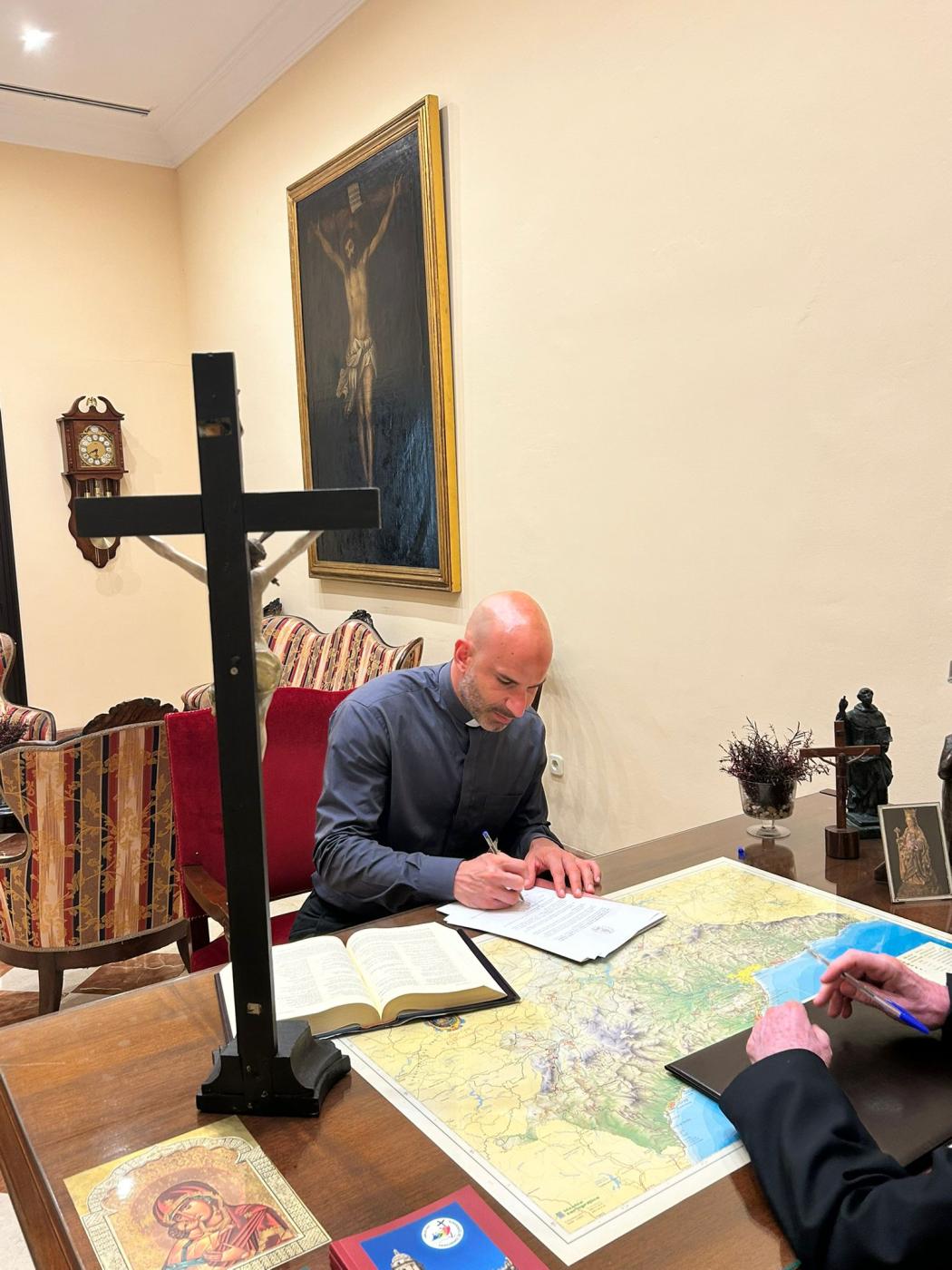 Juramento y profesión de Fe de José Manuel Bacallado como nuevo director del Departamento de Peregrinaciones, Santuarios y Turismo