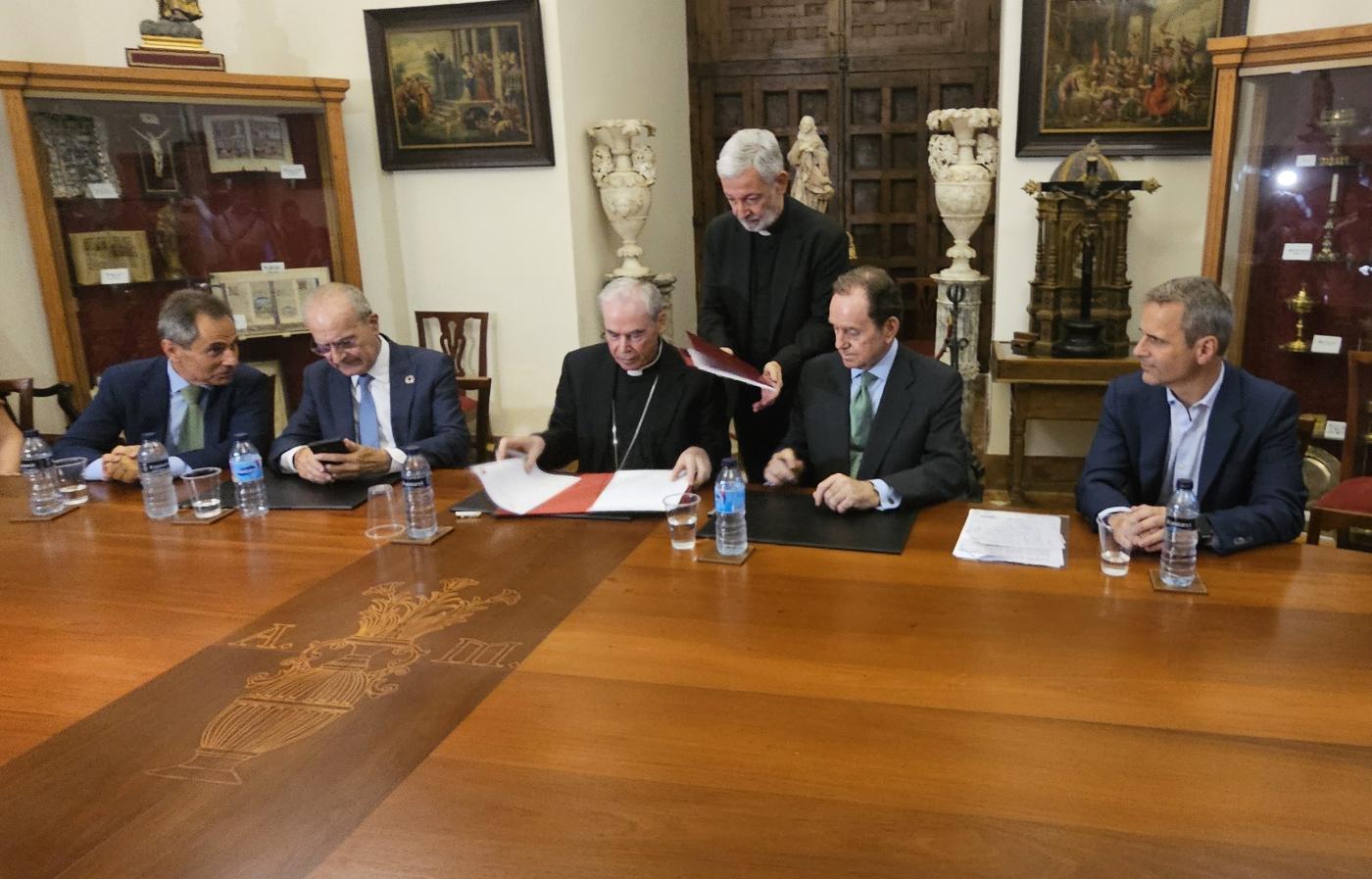 Firma del convenio entre Fundación Iberdrola España y el Cablido Catedralicio