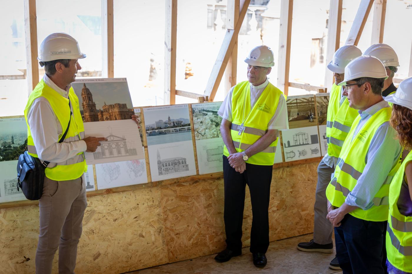 Visita a las obras de las cubiertas de la Catedral de la Diputación Provincial y Fundación Unicaja