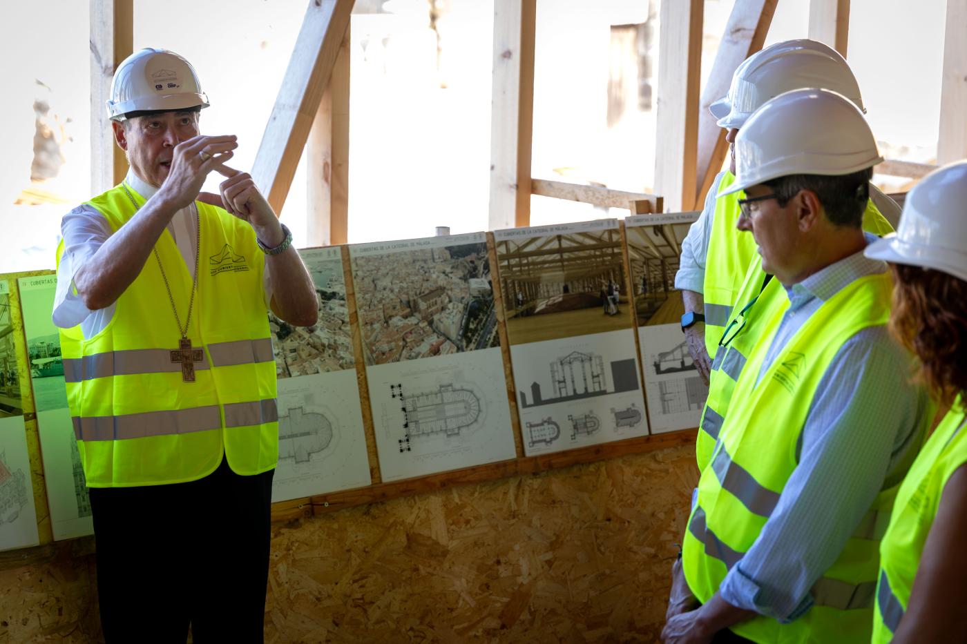 Visita a las obras de las cubiertas de la Catedral de la Diputación Provincial y Fundación Unicaja