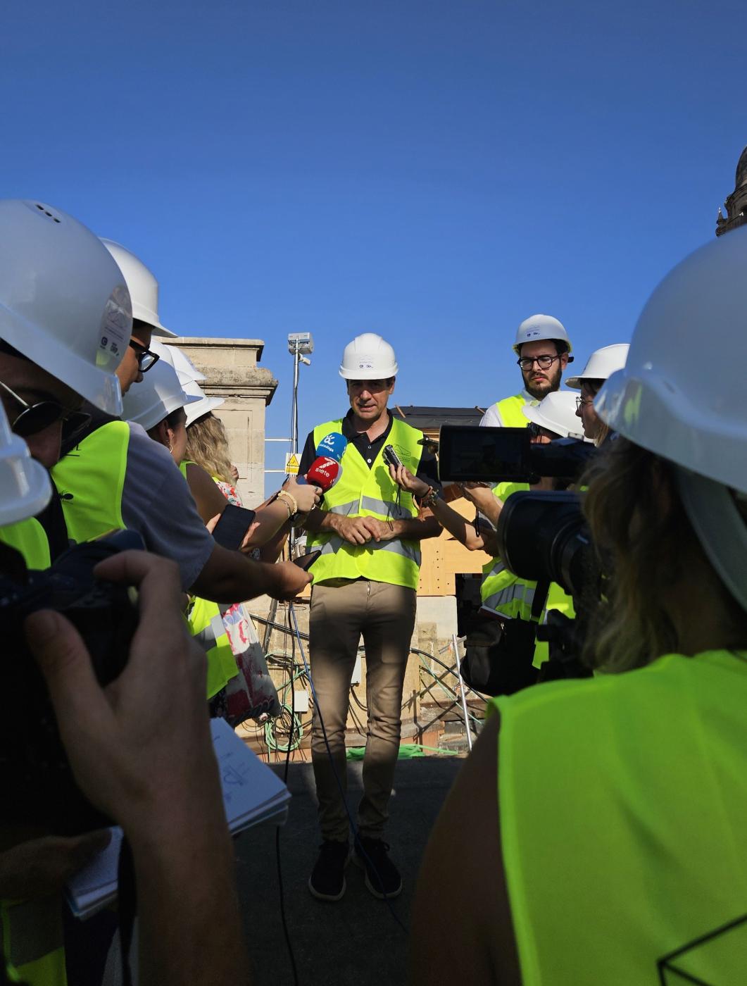 Visita de la prensa a las cubiertas de la Catedral