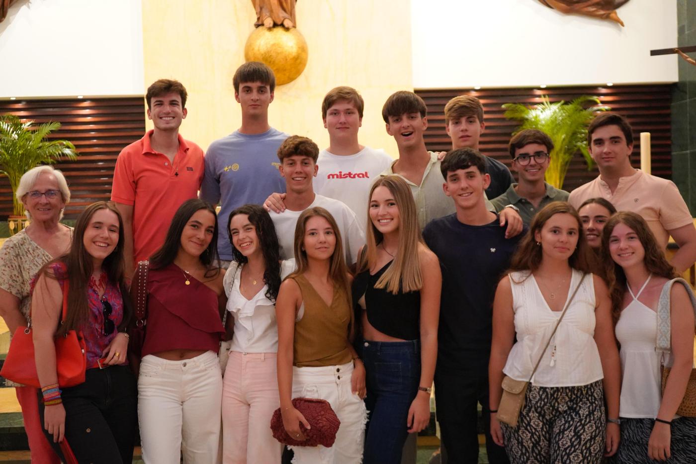 Jóvenes en la Misa de envío