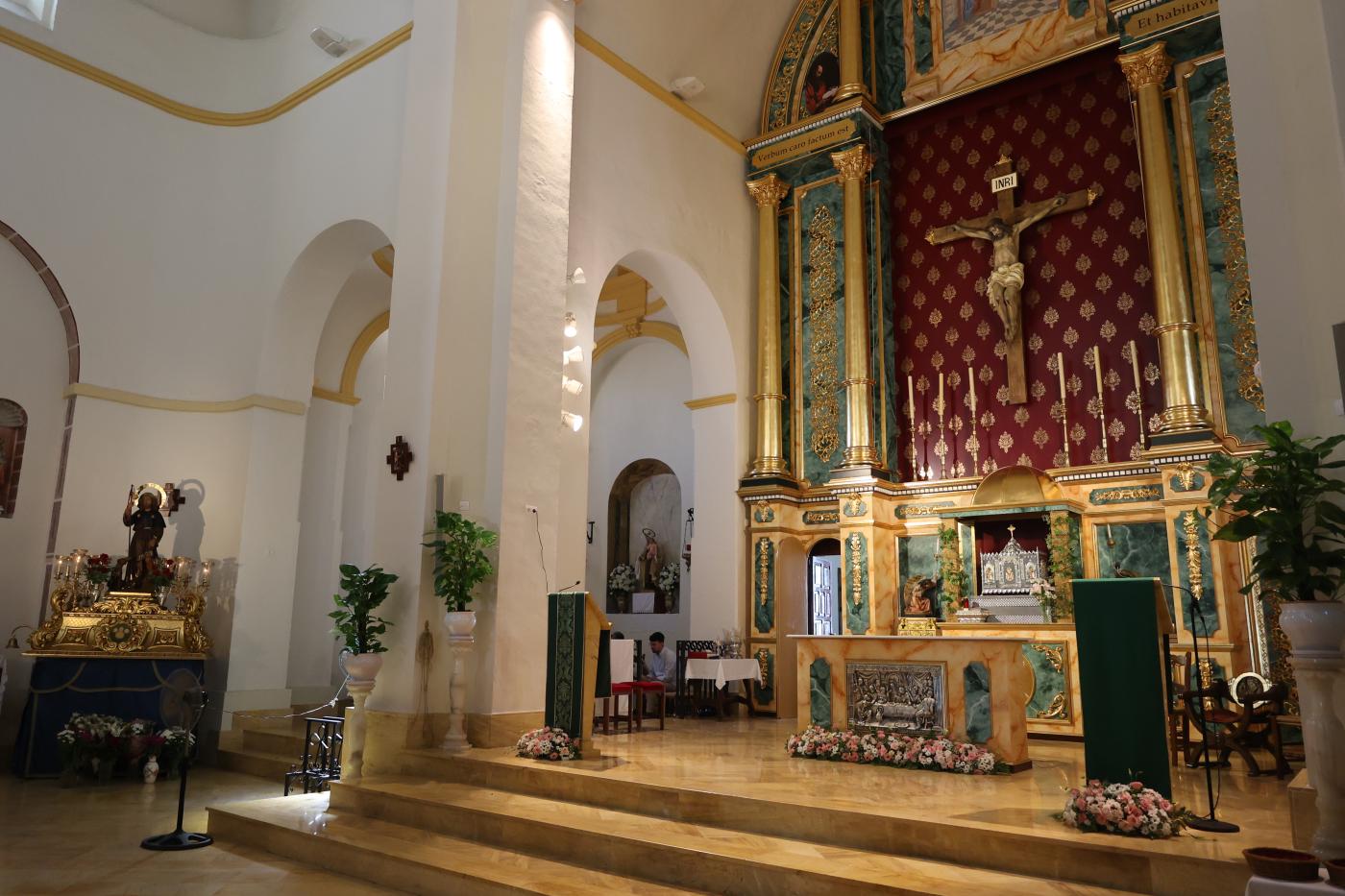 Torrox luce su nuevo retablo recién bendecido