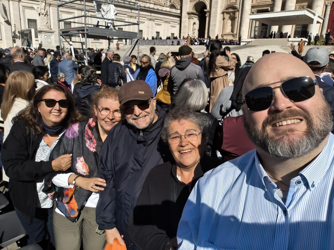 Misioneros, catequistas y profesores, en El espejo