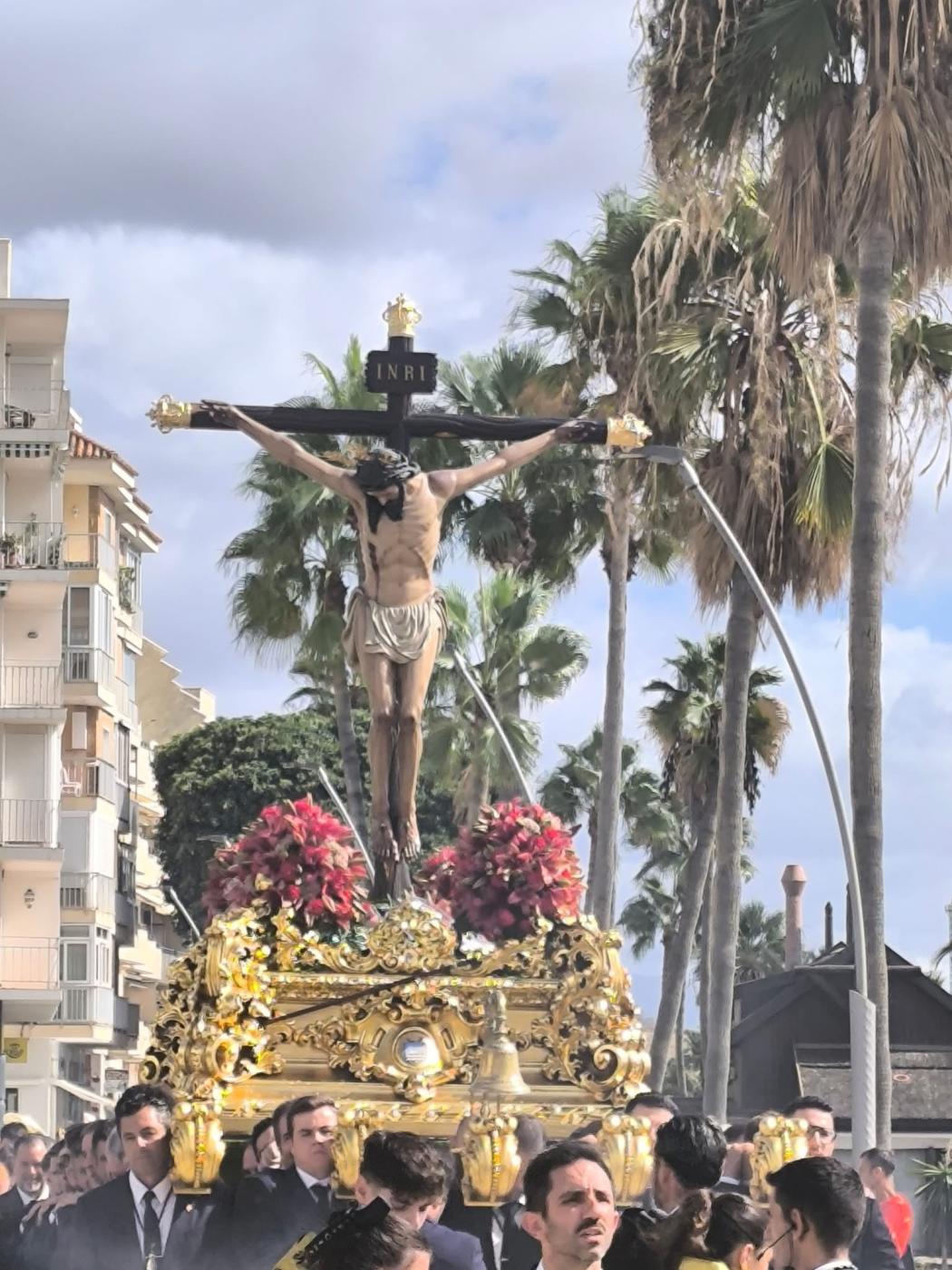 Estepona acogió a más de 500 hermanos de la Veracruz de España