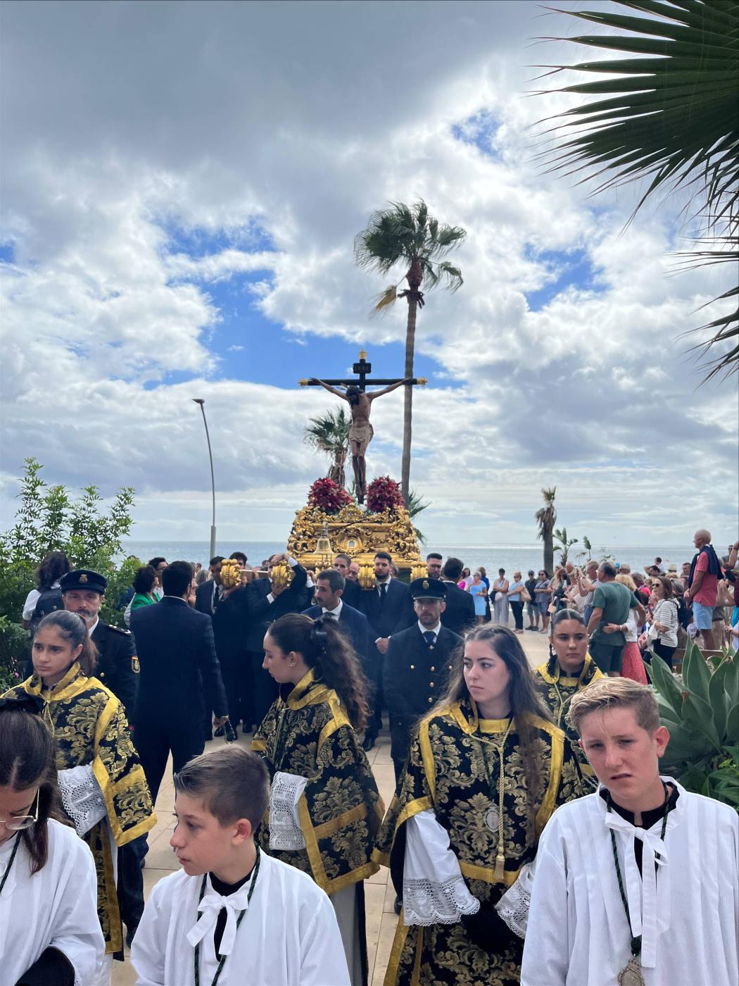 Estepona acogió a más de 500 hermanos de la Veracruz de España