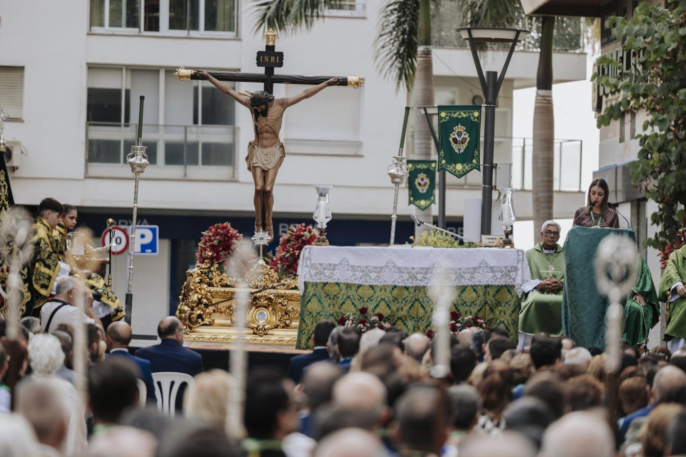 Estepona acogió a más de 500 hermanos de la Veracruz de España