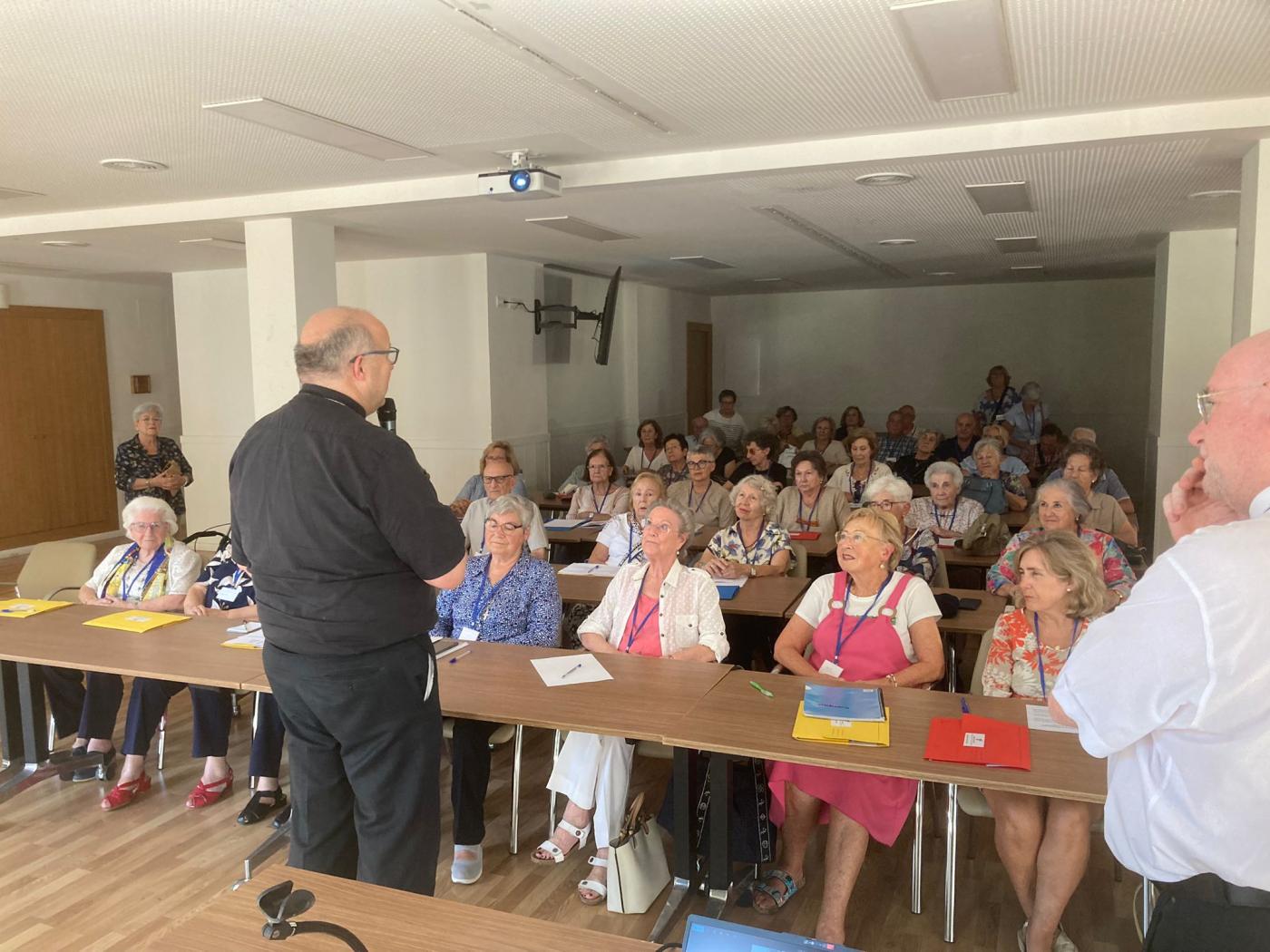 Mons. Satué a los mayores: «En la fe no hay edad. Adelante»