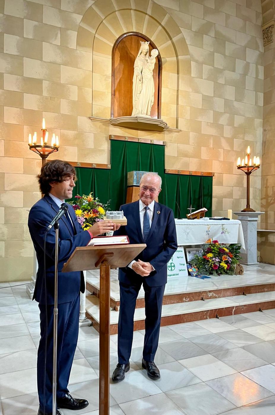 El Colegio Sagrada Familia El Monte inauguró su centenario