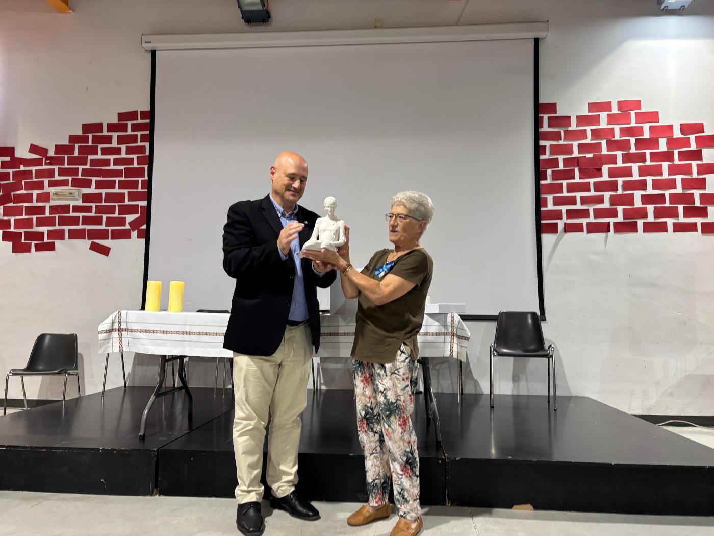 Detalles del profesorado a Carmen Velasco