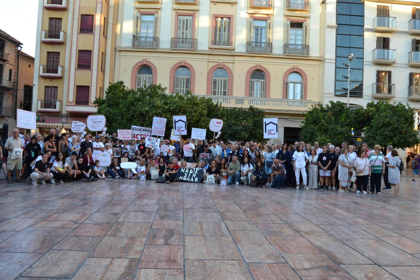 La campaña del Día de las Personas sin Hogar llena de esperanza la Plaza de la Constitución