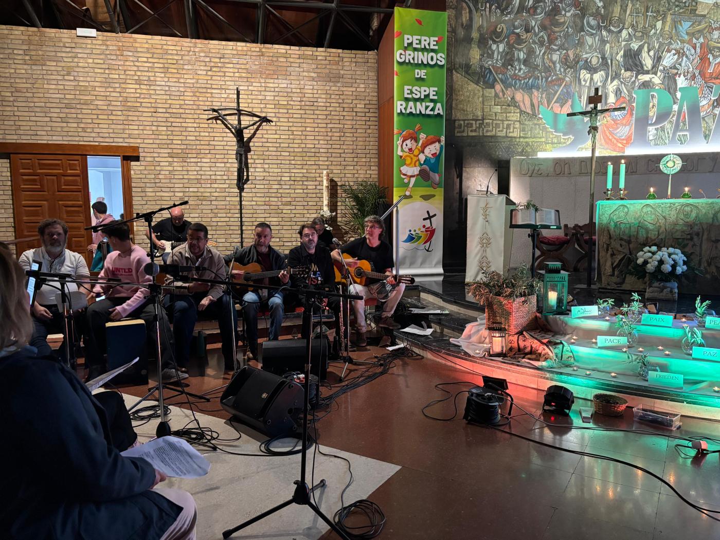 Los Músicos Católicos hicieron vibrar a los participantes en la vigilia de música y oración por la paz
