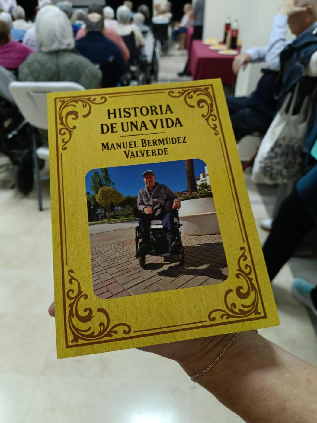 El sacerdote diocesano Manolo Bermúdez recoge su vida en un libro