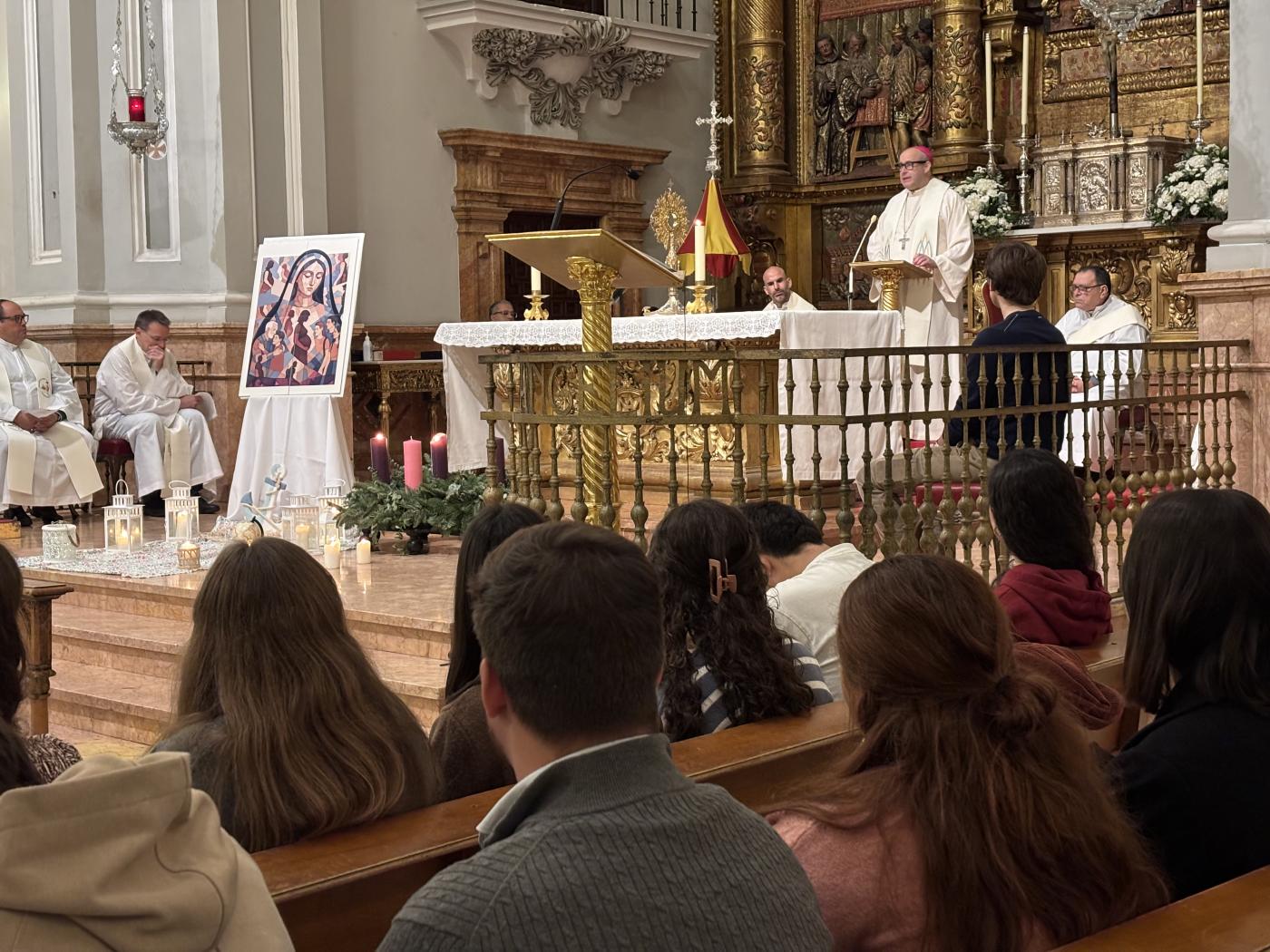 Mons. Satué a los jóvenes: «Alégrate, confía y ofrécete. El sí de María cambió la historia»