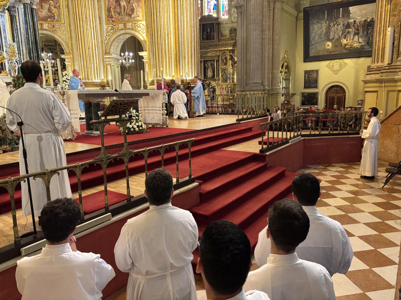 «Estos ministerios son una llamada a vivir con mayor intensidad vuestra relación con Cristo Palabra y Cristo Eucaristía»