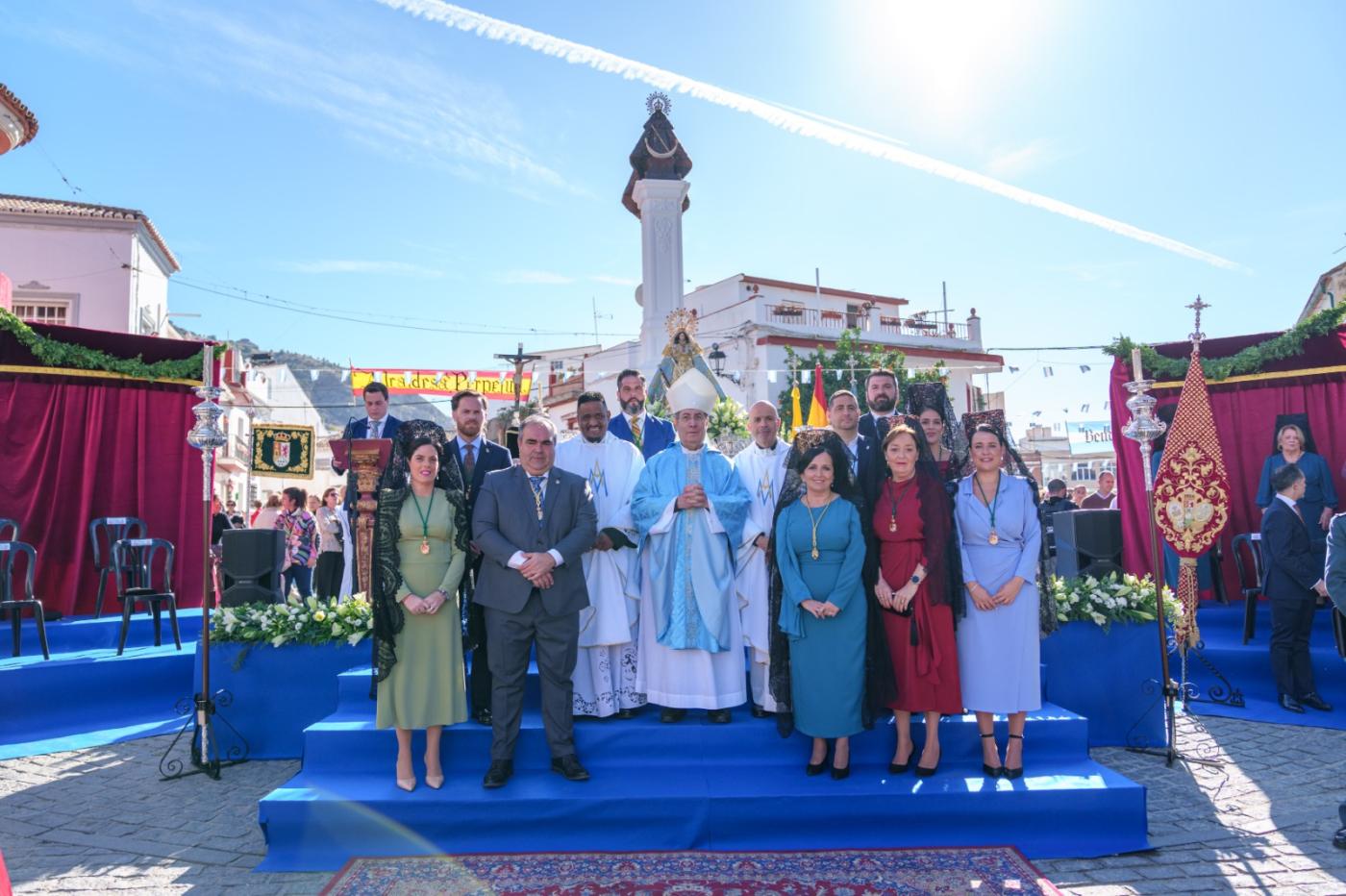 Pizarra vive un día histórico con la bendición del monumento del Triunfo a la Virgen de la Fuensanta 