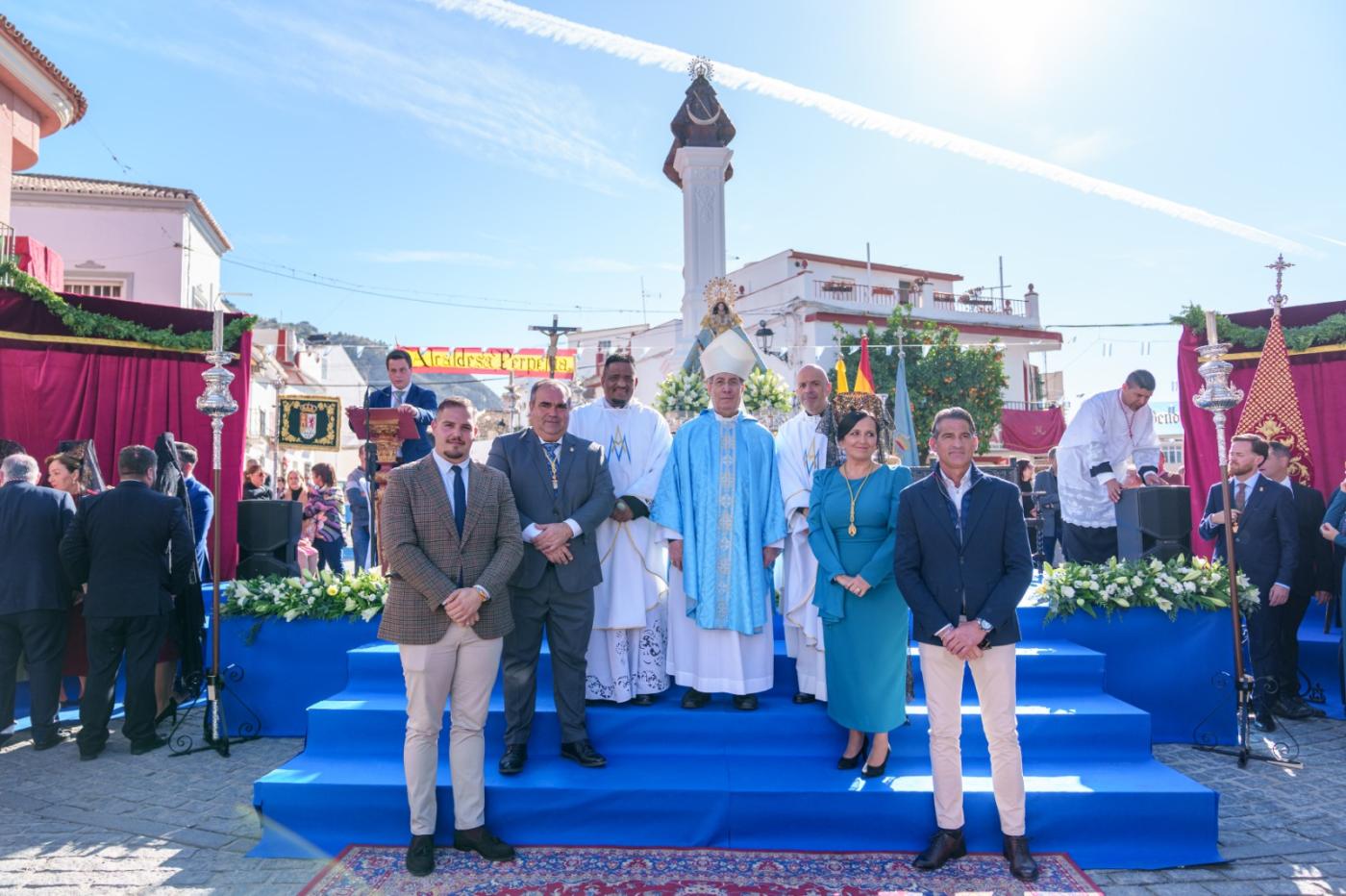 Pizarra vive un día histórico con la bendición del monumento del Triunfo a la Virgen de la Fuensanta 